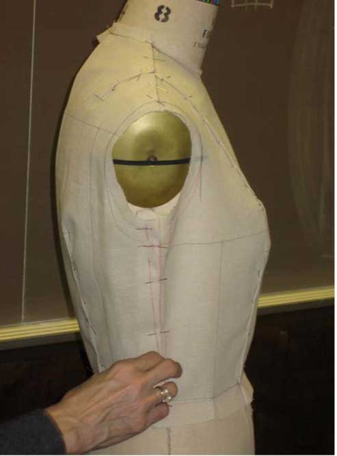 Garment-Draping--pin-to-form-to-check-fit2